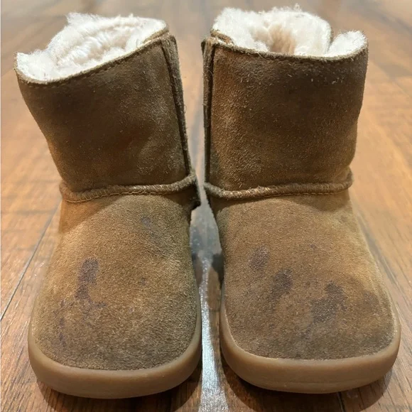 UGG Keelan Boot Size 4-5 - Picture 7 of 8